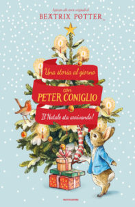 PETER CONIGLIO ADDOBBA ALBERO DI NATALE 